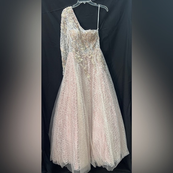 Mac Duggal 20232 NWOT EMBROIDERED ONE SHOULDER BODICE BALLGOWN - Picture 5 of 6